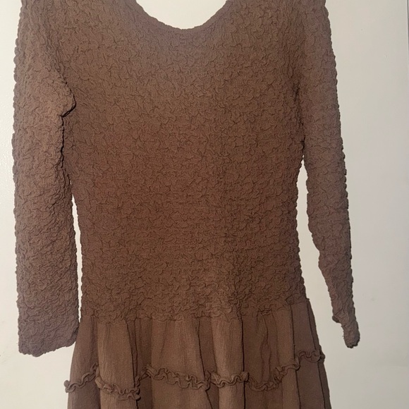 Elegant Brown Open-Back Dress - Picture 5 of 6